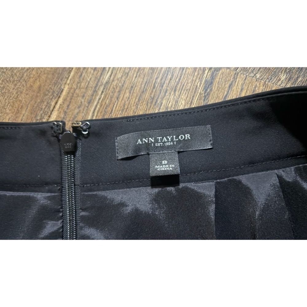 Ann Taylor Knee Length Pencil Skirt in Black Size 8 Wardrobe Essential - Picture 5 of 6